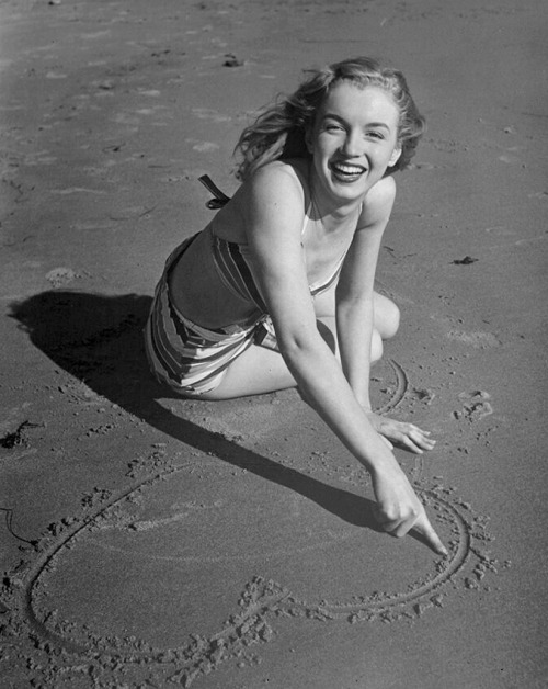 Norma Jeane drawing heart on the beach, 1946 | Joseph Jasgur