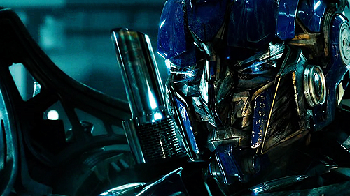 true-fan-transformers:  Happy birthday to the man who was born to be Optimus Prime! 