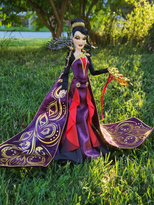 Doll Pictured: Disneystore Limited Edition Midnight Masquerade Evil Queen