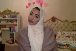 al-ayroud:  3afra:  trying to be cute  