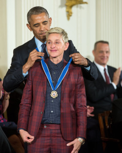 team-bear-arms:  Obama awards Macklemore for ending homophobia  Don&rsquo;t try to play Ellen like that ^ 😒
