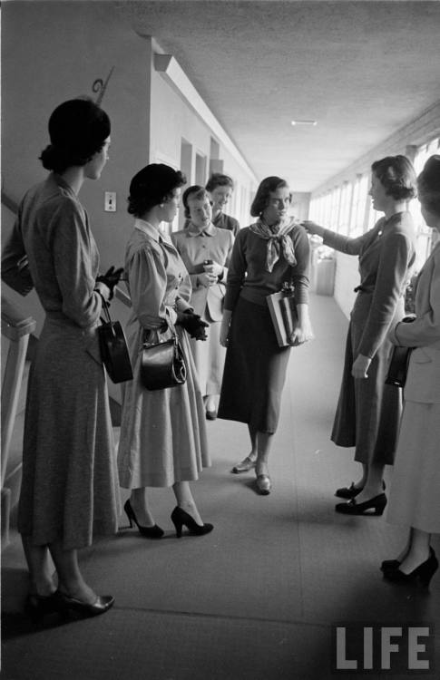 Wright-MacMahon Secretary School students(Peter Stackpole/Loomis Dean. 1951)