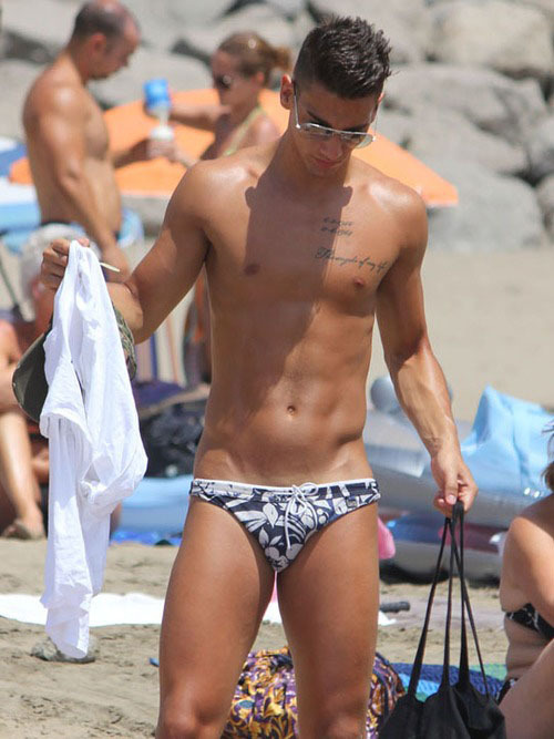 alanpalmsprings:  If you like what you see,  Please  follow me : alanpalmsprings.tumblr.com
