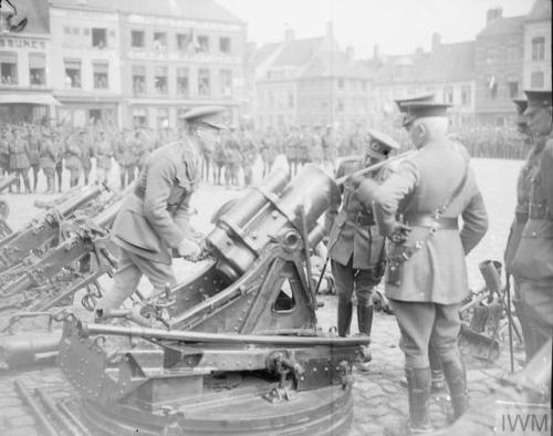 thisdayinwwi:Jul 12 1917  IWM (Q 7257) “King George V and General Herbert Plumer, the Commande