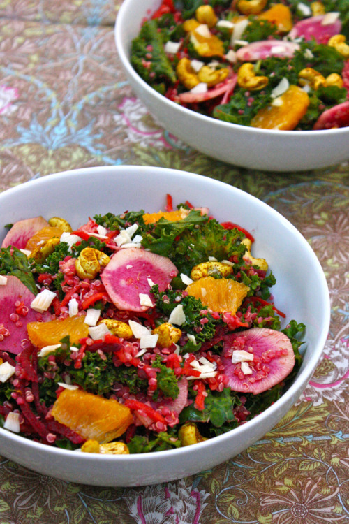 vegenista:  Coconut Curry Kale Salad I know what you’re thinking…this salad looks a lot like summer. Well folks, not to brag, but in Southern California, it feels a lot like summer. Again, not bragging & but not complaining. However, I am actually