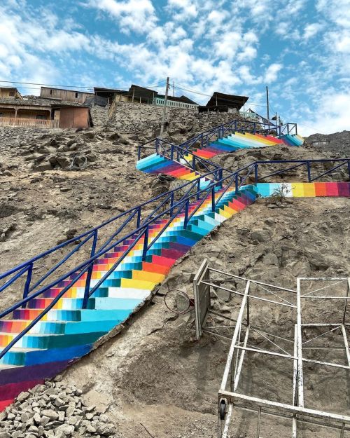 supersonicart:Xomatok.Astonishingly gorgeous mural work on staircases from Peruvian artist Xomatok a