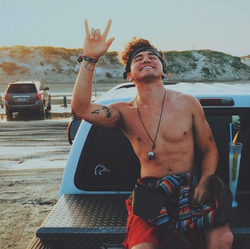 male-celebs-naked:  Jc Caylen 1See more here