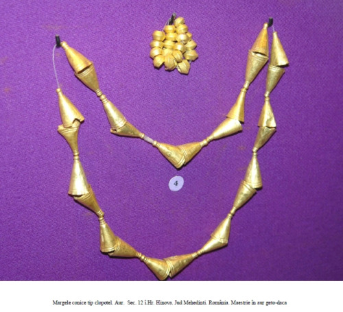 empireofdacia:Dacian jewelry made out of gold