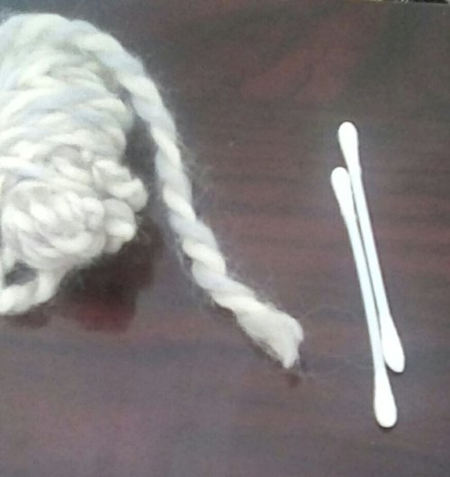 the-ace-witchs-way: DIY q-tip and yarn poppet. Start by tying two q-tips perpendicular to one anothe