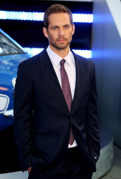 beintheloop: (BREAKING!!) Celebrity News: Fast &amp; Furious Actor Paul Walker Dies In Car Explosion.  Devastating news!, still trying to grasp believe with this one, Sadly reporting the actor best known for his role in The Fast &amp; The Furious movie