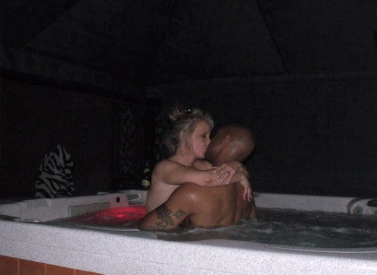 sadist58:  blackownednakedbitch:  blackcockhoe:  inpraiseofallblackmen:  Another