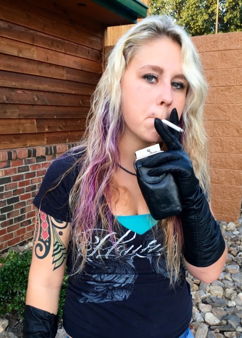 leathersmoke81: Leann - VS120 in black leather gloves & cigarette case! Gloves