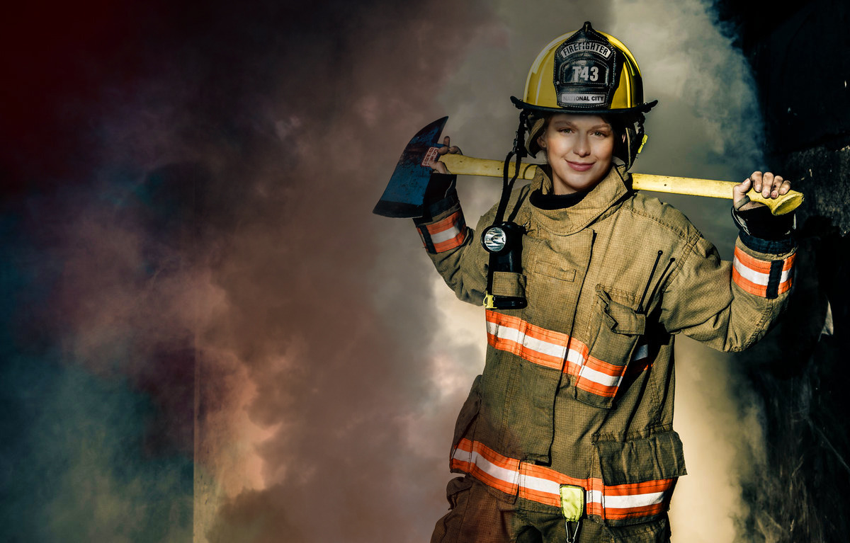 tinyevilcookie:  The au no one asked forKara is a firefighter  trainee, one day she