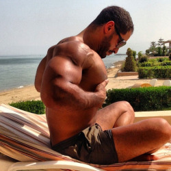 desbeauxmales:  rholala … c’est musclor   