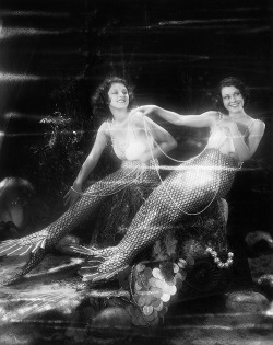  Lillian Roth and Frances Dee as mermaids, 1930s 