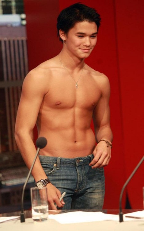 hotfamousmen:    BooBoo Stewart 