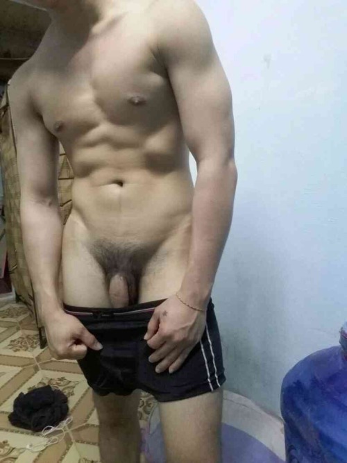 rebelziid:Handsome Asian Guy Exposed [ Nude shots ]漂亮的身材和鸡鸡