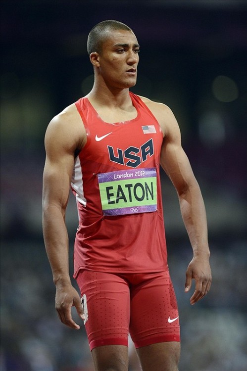 beautiful-men-international:  Ashton Eaton Sexy biracial track star representing team usa in action with very visible bulge - beautiful-men-international 