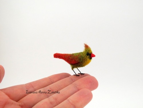sosuperawesome:Needle Felted Miniature Cats / BirdsZontiks on EtsySee our #Etsy or #Miniatures tag