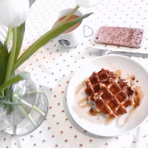 Having a pretty good start to my week off, waffles with cinnamon and honey #fblogger #foodie #waffle