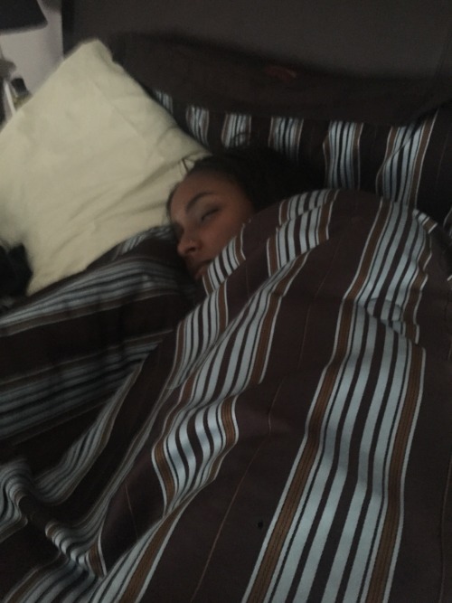 babytrapdaddy:bumbarbie:THIS NIGGA B SNEAKIN THE UGLIEST FKN PHOTOS OF ME BRUH