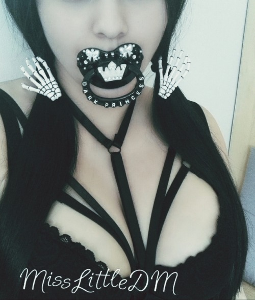misslittledm:  Where’s my crown, Daddy? adult photos