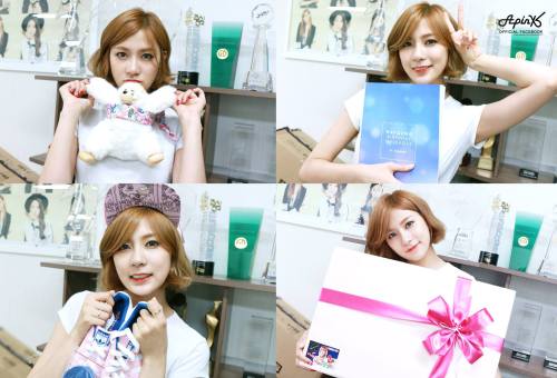 poppyent:    [Selfie] A-pink, Celebration to Ha-young’s 20th Birthday and Gifts from all over the world.  