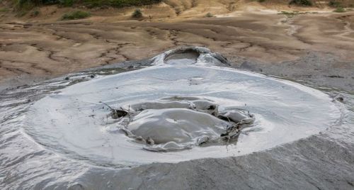 theseromaniansarecrazy:The Mud Volcanoes of Buzau, Romania.