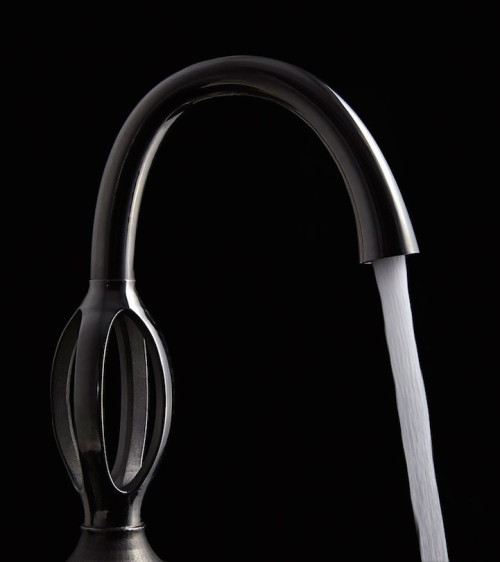 asylum-art-2:  arAmerican Standard  splashes out DXV line of  3D Printed metal faucets via: designboom north american plumbing and building product manufacturer american standard, revealed a ‘DXV‘  line of metal 3D printed faucets that revamp the