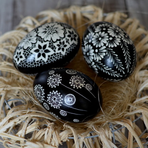 lamus-dworski:Various pisanki (Polish decorated Easter eggs). The artist goes by a nickname Femi on 