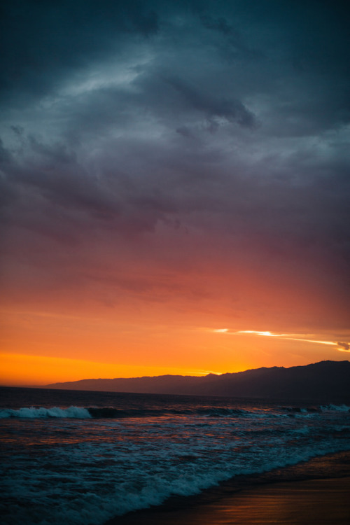 sitoutside:  RW9A0162-2  by  dresedavid  