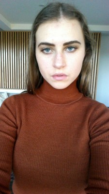 odvssevs:  selfies are more fun with turtlenecks and matching rugs