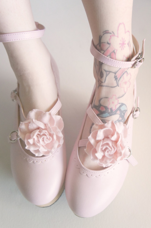 sugar-party: Loving my new shoes c: