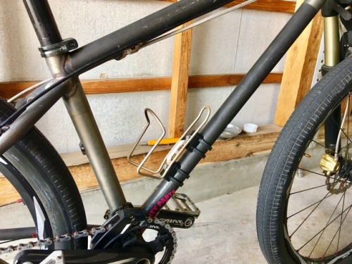 matsu56: これでボトルつけられる。 #SLAVE #MTB #26in #9s
