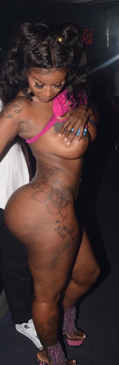 slammaboy:  Thesweetlealea  DAMNN, THAT&rsquo;S ONE FINE MOTHER FUCKER. 