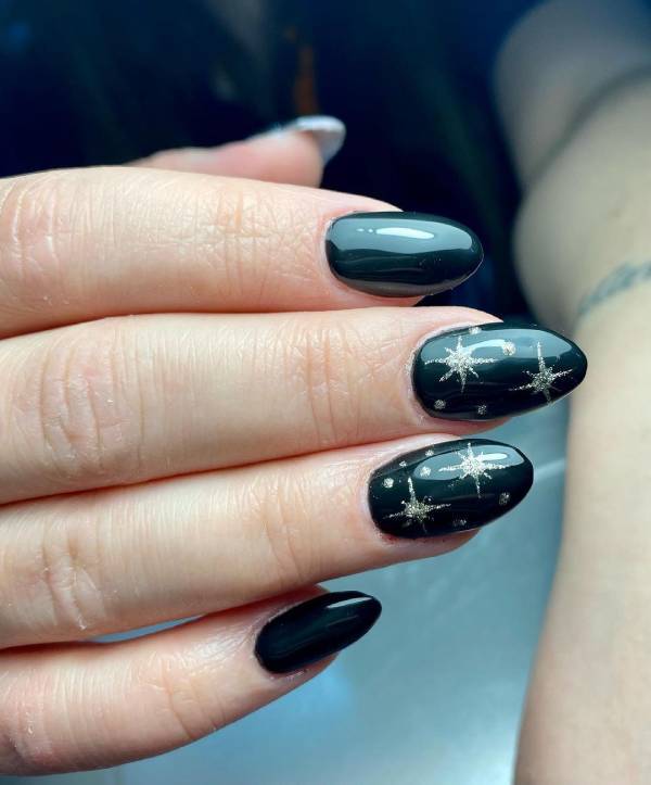 black and gold stiletto nails tumblr
