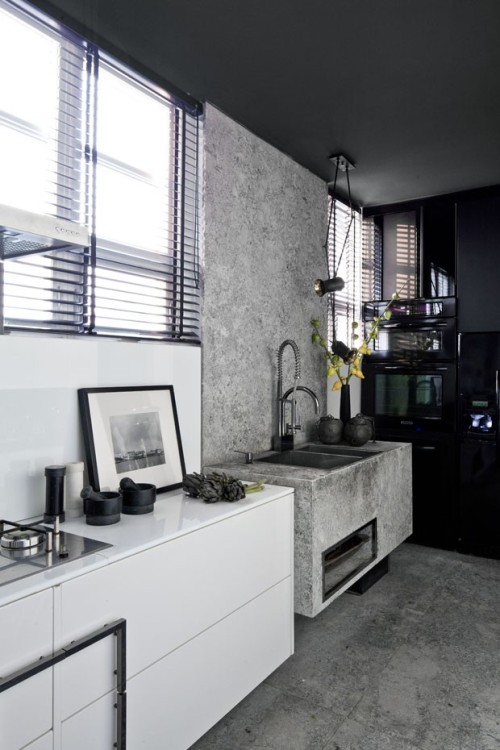 titaniumtopper:bothsidesguys:  APT, SAO PAULO by OSVALDO TENORIO http://casavogue.globo.com/Interiores/apartamentos/noticia/2014/12/muralha-de-pedra-do-arquiteto.html    http://titaniumtopper.tumblr.com/archive