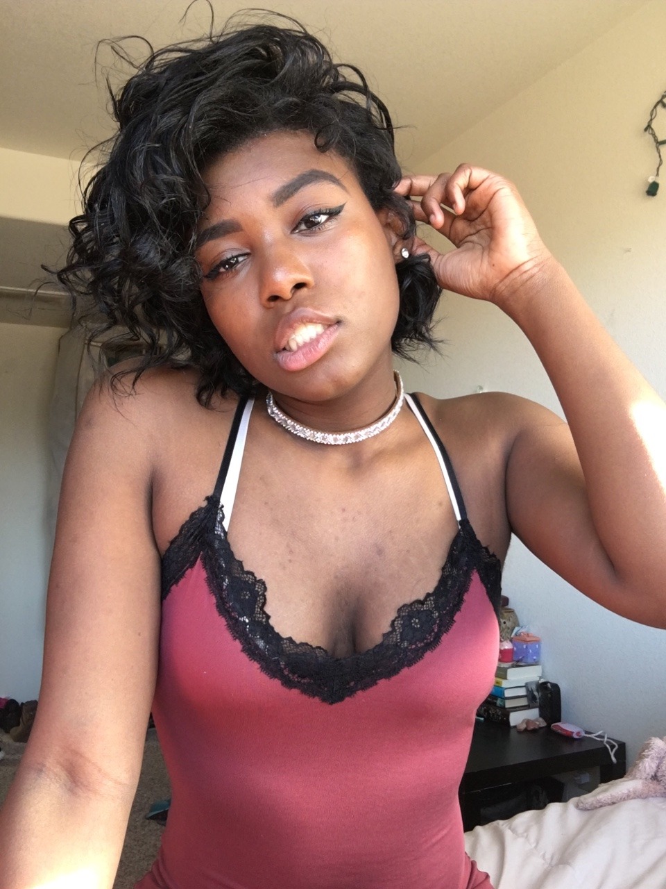 humanrock-blog:  songaeheehee:  Sweeter than a Swisher  Who is she? 😩😩