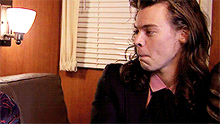 babymicks:21 year old Harry [Smiling]