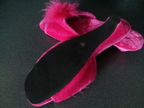 gahollen: slipperlover2011: Kims new slippers to wear on a regular basis .. wont be long before th