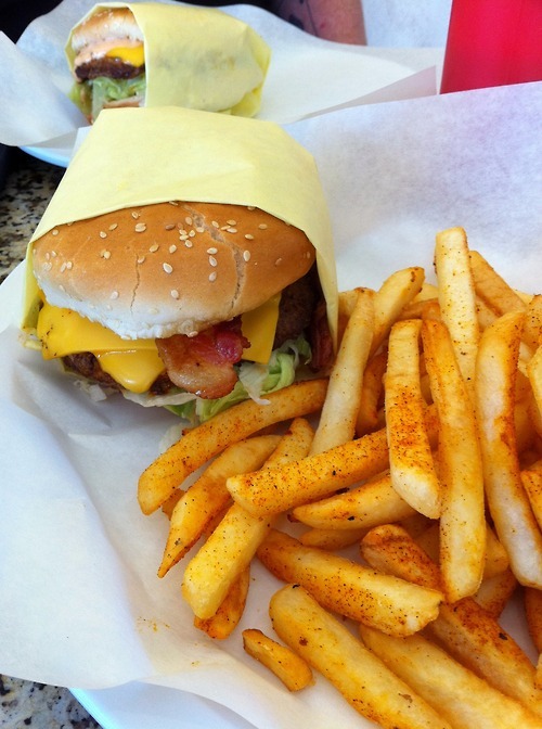 foodluxury:  Love Food? This blog is for you. 