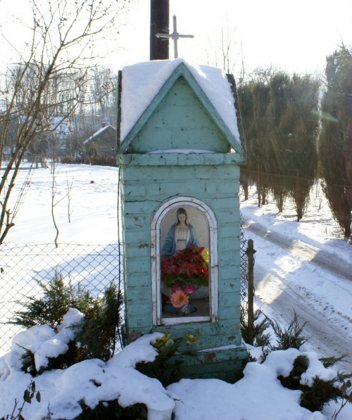 petitepointplace: Roadeside shrine, Poland