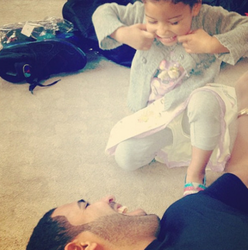 aubreydrvkegraham:Drake with Children (Part I)YEESS HE NEEDS TO BE A DADDY!