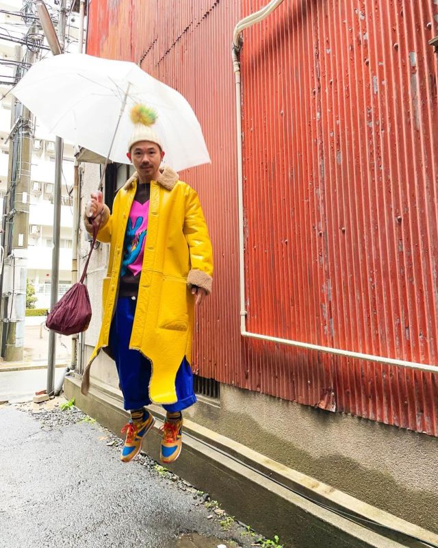 . 基本雨って好きじゃないけど、 今日はなんか雨が嬉しかった。 まったくなんの理由もないんやけど、 なんとなくそんな感じ。 そんなときない？ ★ coat: Walter Van Beirendonck (2016) sweater: Walter Van Beirendonck (2021) bag: A TALE OF TWO J pants: A TALE OF TWO J ★ #fashion #outfit #ootd #japan #fukuoka #福岡 #ファッション #大名 #アート #junjiyoshida #waltervanbeirendonck #ataleoftwoj #ツージェイ #自撮り #junjijump  https://www.instagram.com/junji.stories/p/CZDzQkhLYcB/?utm_medium=tumblr #fashion#outfit#ootd#japan#fukuoka#福岡#ファッション#大名#アート#junjiyoshida#waltervanbeirendonck#ataleoftwoj#ツージェイ#自撮り#junjijump