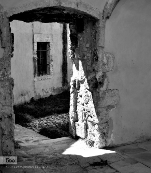 Old Town 11 by periisFrom my series Old Town, Rethymno, Crete.Use the black frame. Click on the arro