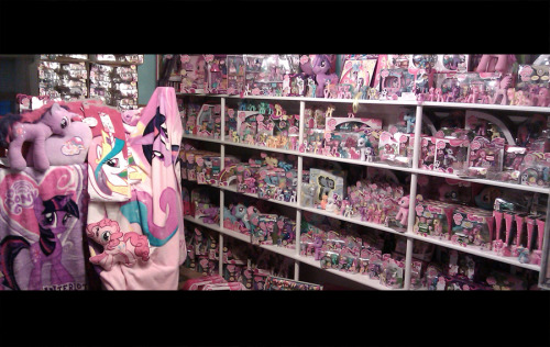 conspicuouslad:  tentacuddles:  nekoama:  pixelkitties:  So the Fifty Shades of Gray Grey trailer is out…  I laughed too hard at this  50 Grades of Hay  