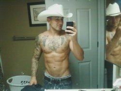 chucksexyboyfriend:  outlaw