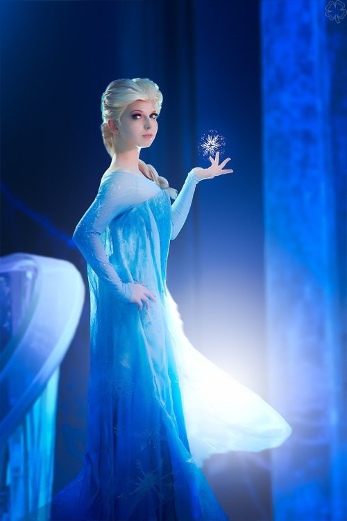 Fandom: FrozenCosplayer: Sapphire MellesCharacter: Elsa