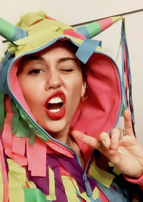 mileycyrusdaily:I can try &amp; act cool, but this is me FoReVeR #NewYearsFit