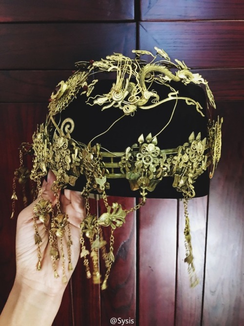 Chinese antique crown by Sysis